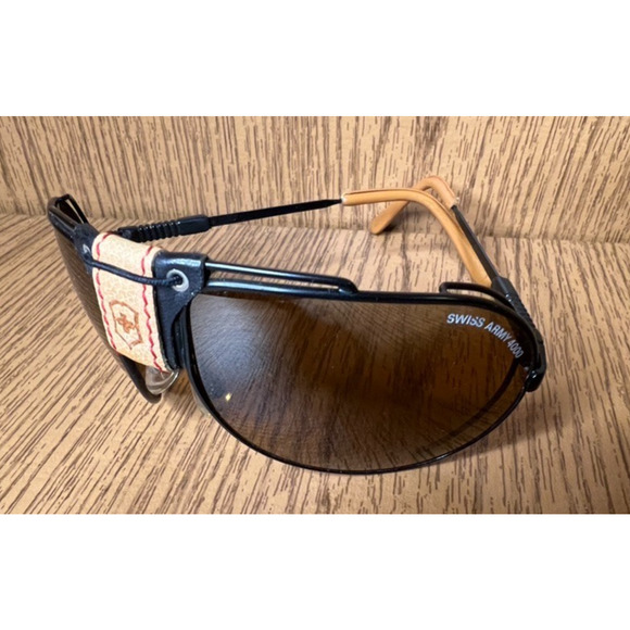 Authentic Vintage SWISS ARMY 4000 Aviator Sunglasses w/ Gradient Lenses - Picture 3 of 7